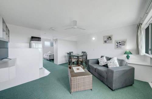 Tannum Sands Hotel | Perfect Getaway at Reef Adventureland Motor Inn - 10/10!