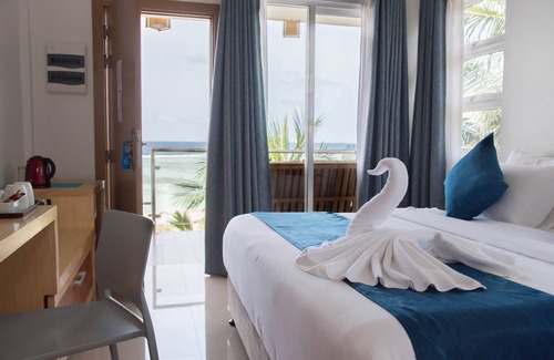 Thulusdhoo Island House | Ocean View Retreat at Reef Edge Thulusdhoo - Guest Rated 10/10