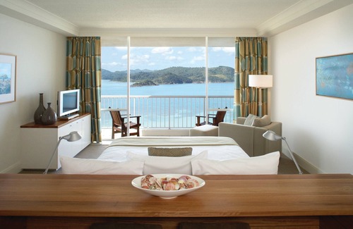 Hamilton Island Hotel | Ocean View Retreat at Reef View Hotel with Spa & Pool