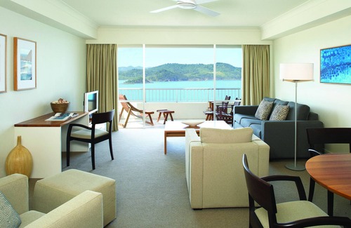 Hamilton Island Hotel | Ocean View Retreat at Reef View Hotel with Spa & Pool