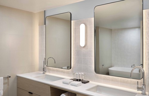Hamilton Island Hotel | Ocean View Retreat at Reef View Hotel with Spa & Pool