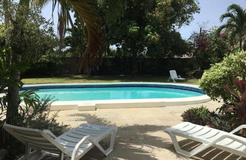 Runaway Bay Villa | Reef Winds Villa