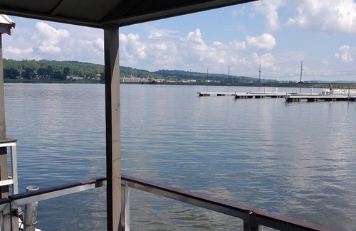 Guntersville Cabin | Experience the "Reel Cozy" Floating Cabin in Guntersville