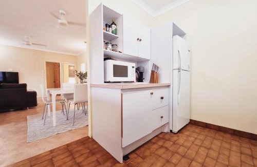 Onslow House | Peaceful Beach Getaway - Enjoy Family-Friendly Fishing