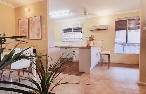 Onslow House | Peaceful Beach Getaway - Enjoy Family-Friendly Fishing