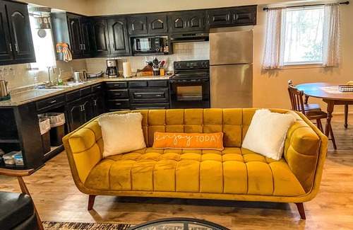 Quitman Hotel | Reel Inn and Lodge: Family-Friendly Retreat with Dining Options