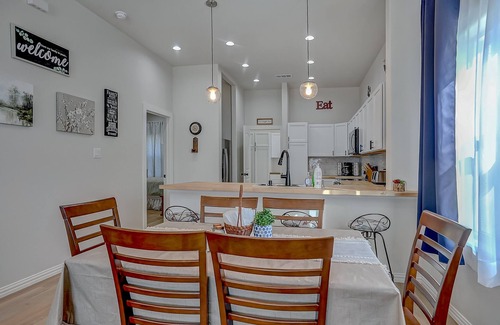 Denison House | Family-Friendly "Reel Time" with Lake View & Breakfast!