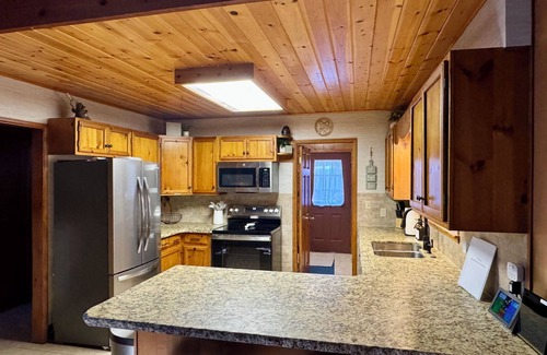 Heber Cabin | ReelParadise Cabin: Pet-Friendly Retreat with Lake Views
