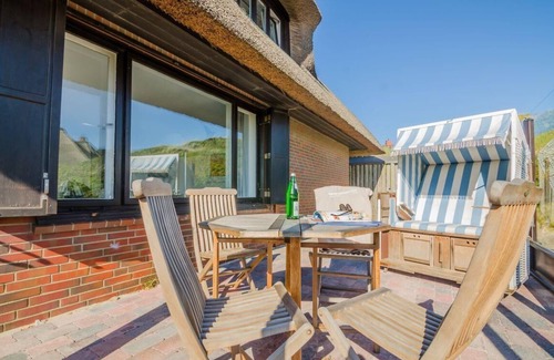 Hornum House | Beachfront Retreat with Ocean View at Haus Nielsglaat