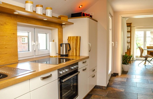 Sudbrookmerland House | Cozy Reetdach Ostfriesenhaus with Ocean View & Spa