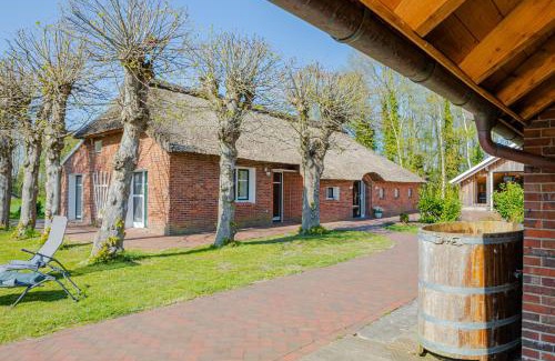 Sudbrookmerland House | Cozy Reetdach Ostfriesenhaus with Oceanfront Views