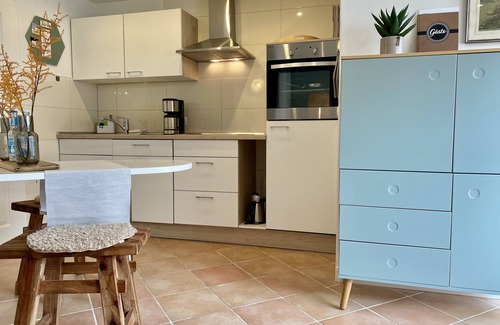 Bosbull Apartment | Nordic Retreat at Reetdachhaus Bosbüll Huus - Oceanfront Bliss