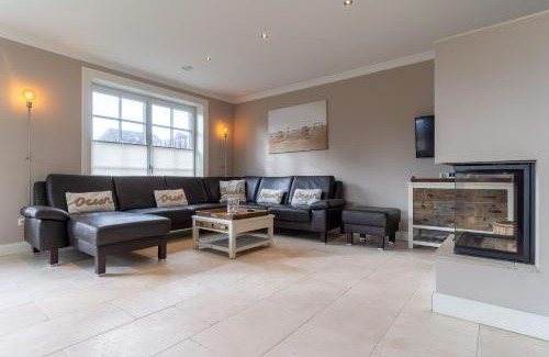 St. Peter-Ording House | Charming Reetdachhaus Dreilanden with Pet-Friendly Amenities