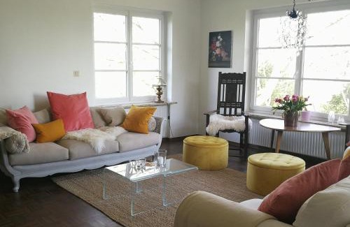 Breiholz House | Charming Oceanfront Stay at Reetdachhaus Eiderblick