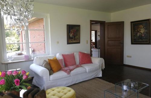 Breiholz House | Charming Oceanfront Stay at Reetdachhaus Eiderblick