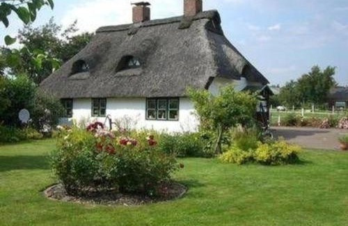 Helse House | Historic Thatched House on Old Dike - Family & Pet Friendly