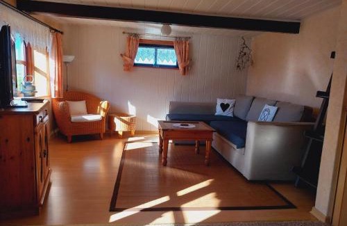 Helse House | Historic Thatched House on Old Dike - Family & Pet Friendly