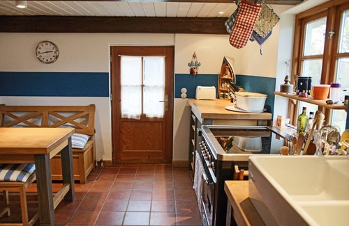 Niesgrau House | Guest Rated 10/10 at Reetdachkate Seaside with Ocean View