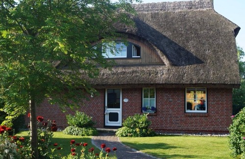 Lancken-Granitz House | Cozy Reethaus auf Rügen with Ocean Views & Pet-Friendly