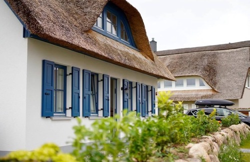 Gross Schwansee House | Oceanfront Reethaus Kleiner Seestern: 10/10 Guest Rated Stay