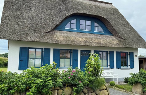 Gross Schwansee House | Oceanfront Reethaus Kleiner Seestern: 10/10 Guest Rated Stay