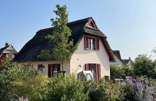 Zierow House | Outstanding Reethaus Lütt Seeadler with Ocean View & Kitchen
