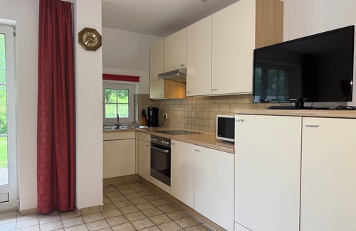 Busumer Deichhausen Apartment | Experience Reethaus Seeschlößchen: 200m to the Beach