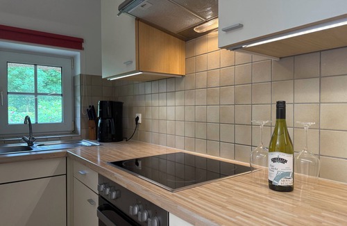 Busumer Deichhausen Apartment | Experience Reethaus Seeschlößchen: 200m to the Beach