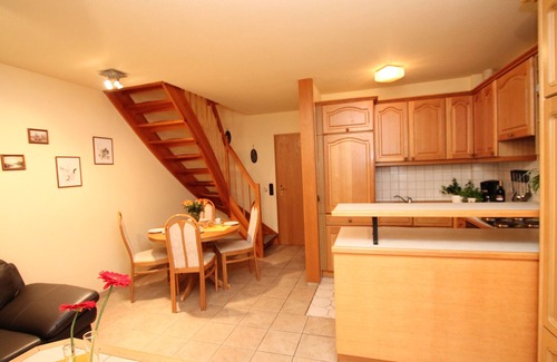 Busumer Deichhausen Apartment | Beachside Retreat: Reethaus Seeschlößchen, Pet Friendly Stay
