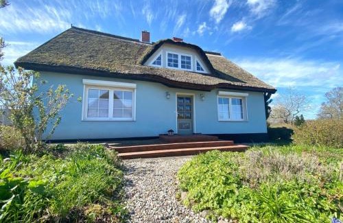 Vilmnitz Apartment | Cozy Reethaus Vilmnitz: Pet-Friendly Retreat with Fireplace