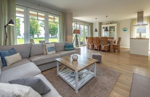 Lobbe Villa | Cozy Reethus am Strand: Pet Friendly with Ocean Views