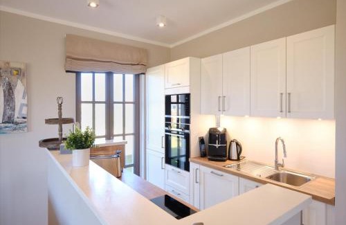 Dranske Villa | Elegant Reetland am Meer - Oceanfront Villa with Spa & Pool