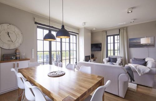 Kreptitz House | Elegant Reetland am Meer - 4-Star Villa with Sauna & Pool