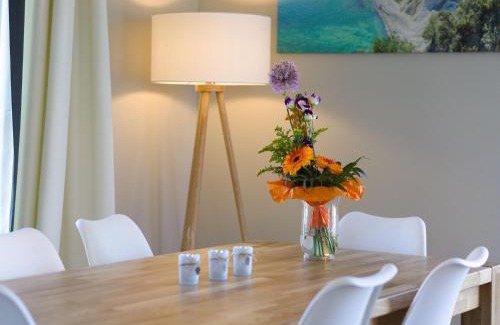 Dranske House | Guest Rated 10/10: Reetland am Meer with Pool & Sauna