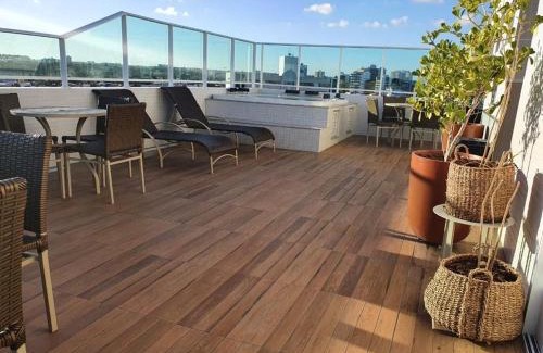 Piata Apartment | Oceanfront Haven with Hot Tub & Pet-Friendly Comfort