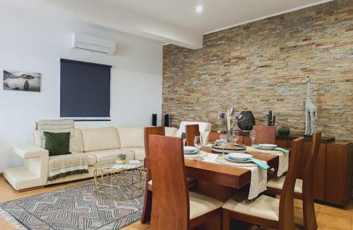 Velas House | Seaside Retreat: Family-Friendly Stay at Refúgio à Beira Mar