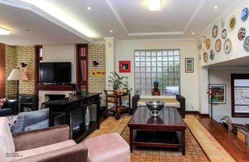 Jardim Isabel House | Explore Refúgio Arioli: Top Rated Stay with Dining Options