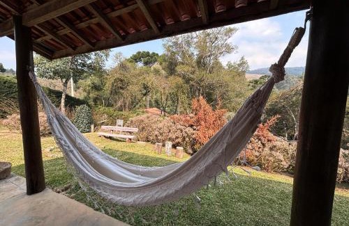 Goncalves Ski Chalet | Chalé Verde: Pet-Friendly Retreat by the Riacho