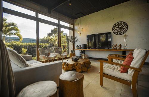 Bananeiras House | Idyllic Casa Surrounded by Lush Greenery and Pet-Friendly