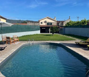 Varzea da Ovelha e Aliviada House | Pet-Friendly Refúgio da Légua with Oceanfront Views