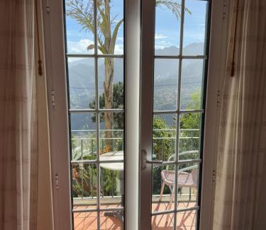 Faial House | Oceanfront Retreat at Refúgio das Camélias with Hot Tub
