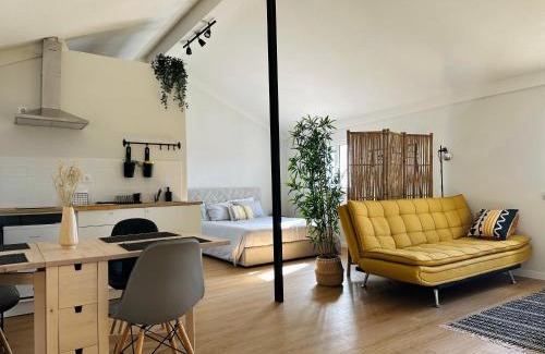 Barreiro House | Inviting Refúgio das Carquejas: Pet-Friendly Oceanfront Escape