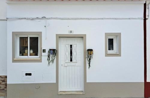 Reguengos de Monsaraz House | Discover Refúgio do Alqueva: Oceanfront Getaway Awaits