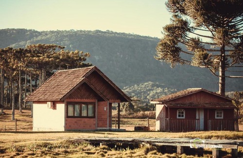 Lages Hotel | Explore Refúgio do Lago: Pet-Friendly Retreat with Hot Tub