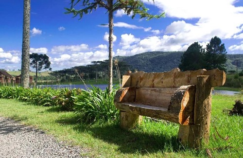 Lages Hotel | Explore Refúgio do Lago: Pet-Friendly Retreat with Hot Tub