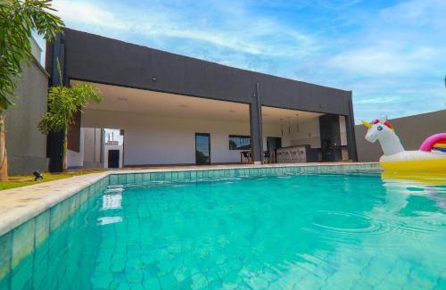 Centro House | Family Retreat: Enjoy a Warm Pool, Beach Access & Wi-Fi