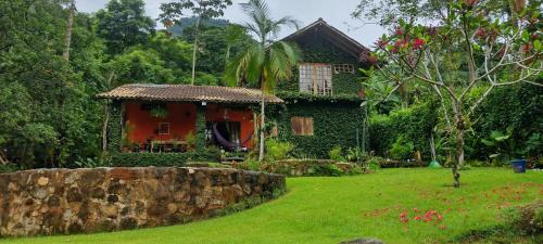 Mambucaba House | Pet-Friendly Refúgio Farm House with Ocean View & Pool