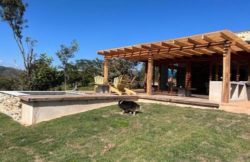 Delfinopolis House | Relax at Refúgio Morro Alto: 4-Star Family-Friendly Retreat