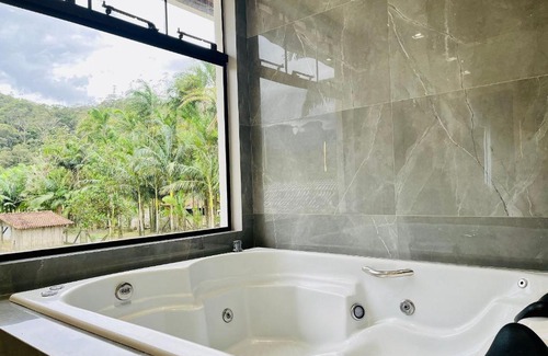 Joinville House | Getaway at Refúgio na Estrada Bonita - Joinville, Pet Friendly