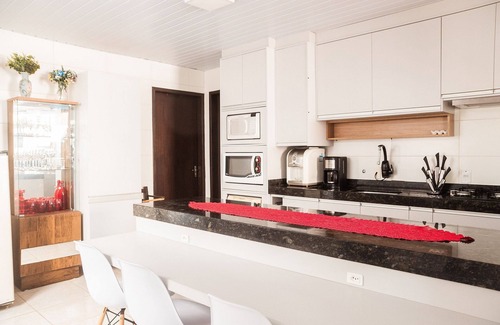 Campeche House | Relaxing Getaway at Praia do Campeche with Pool & Ocean View